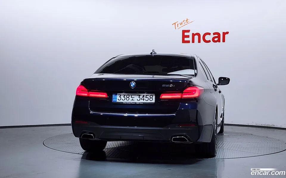 BMW 5 Series 520i M 2022 — thumbnail 4