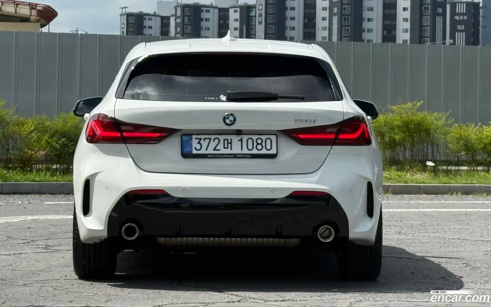 BMW 1 Series 120i M 2023 — thumbnail 4