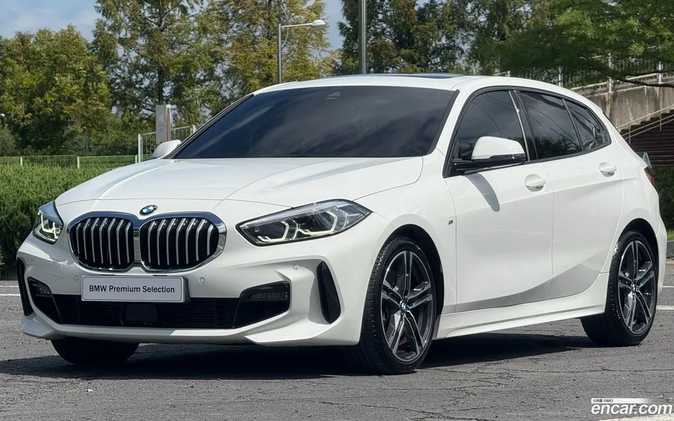 BMW 1 Series 120i M 2023 — photo 1, buy with delivery to Moscow