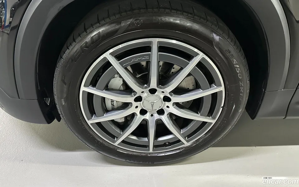 Mercedes-Benz GLB-Class AMG GLB35 4MATIC 2023 — thumbnail 2