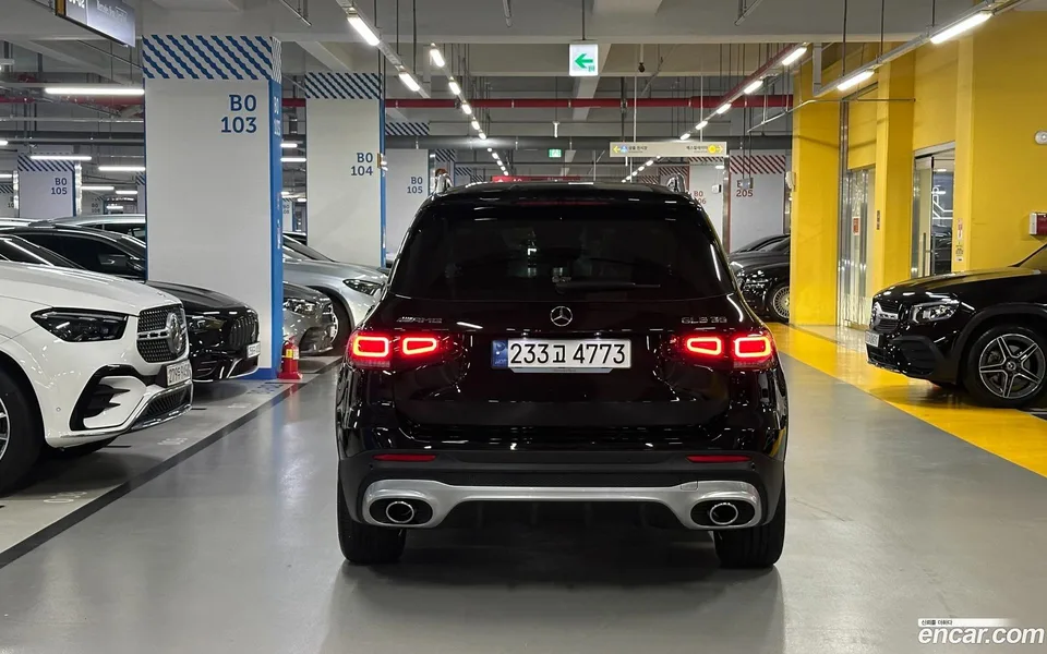 Mercedes-Benz GLB-Class AMG GLB35 4MATIC 2023 — thumbnail 3
