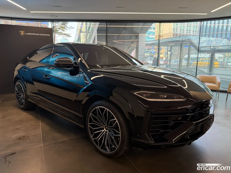 Lamborghini Urus 4.0 V8 SE 2025 — thumbnail 2