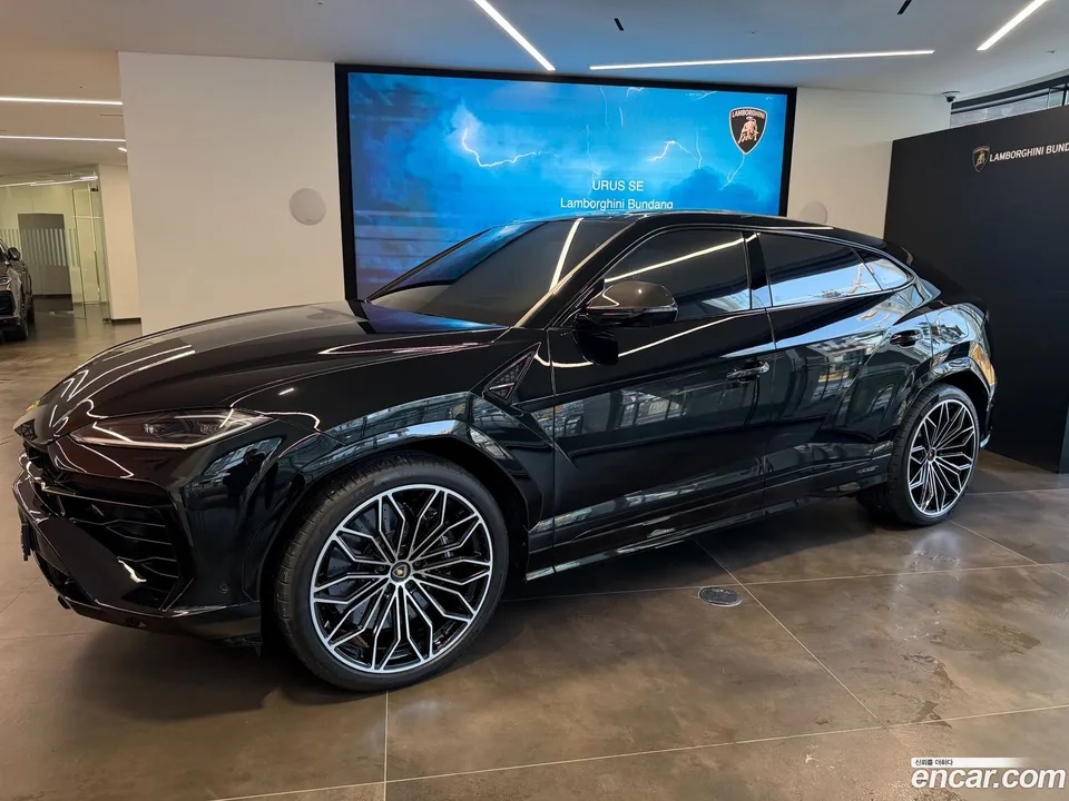 Lamborghini Urus 4.0 V8 SE 2025 — thumbnail 3
