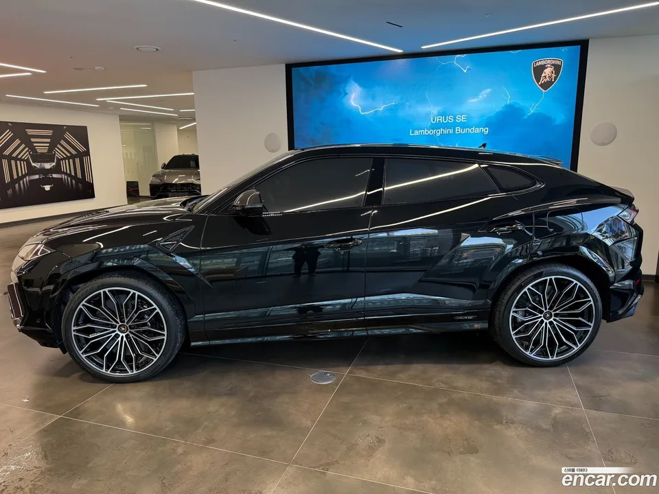 Lamborghini Urus 4.0 V8 SE 2025 — thumbnail 4