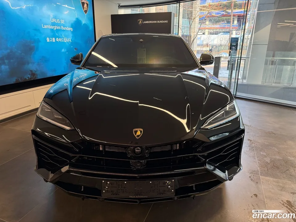 Lamborghini Urus 4.0 V8 SE 2025 — photo 1, buy with delivery to Moscow