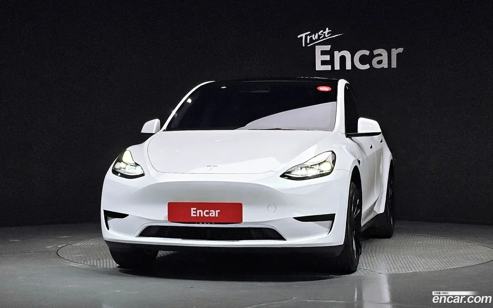 Tesla Model Y RWD 2023 — thumbnail 3