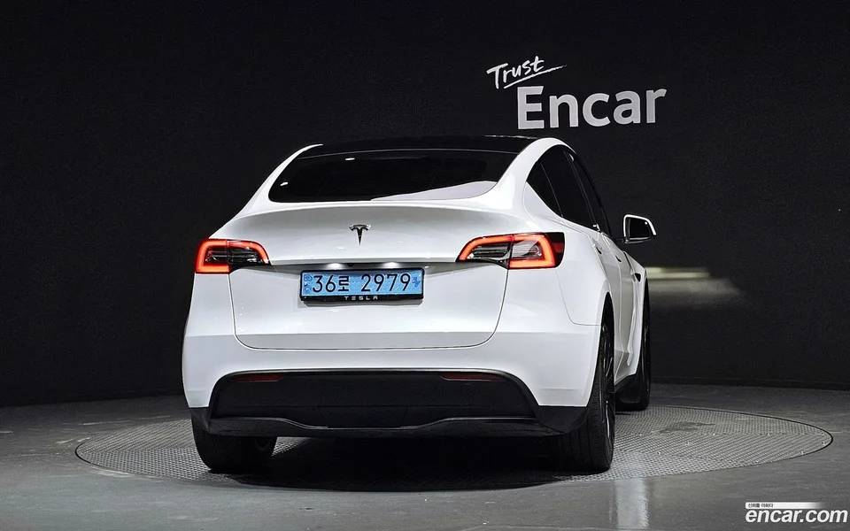 Tesla Model Y RWD 2023 — thumbnail 4
