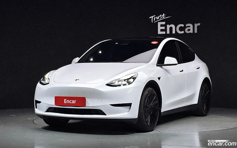 Tesla Model Y RWD 2023 — photo 1, buy with delivery to Moscow