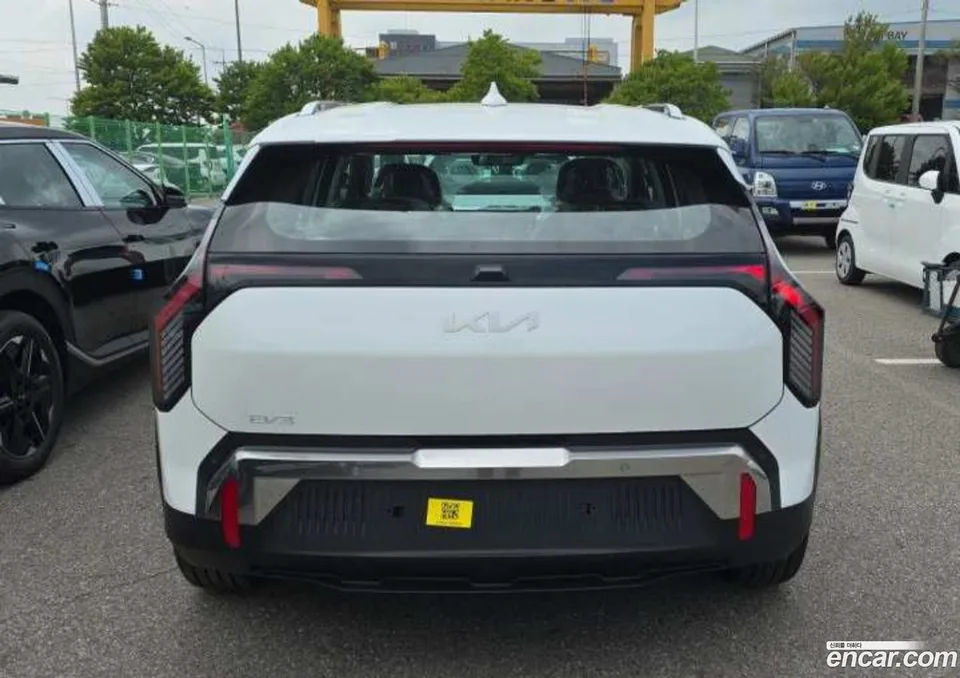 Kia EV3 2WD 2026 — thumbnail 3