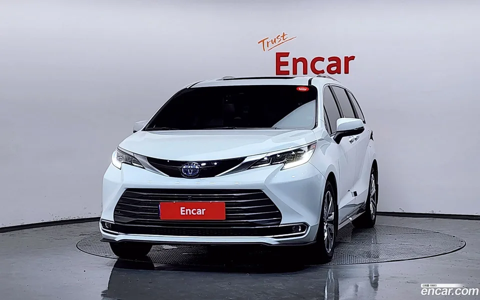 Toyota Sienna 2.5 2WD 2022 — thumbnail 3