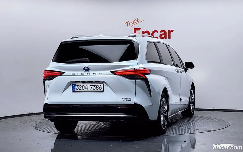 Toyota Sienna 2.5 2WD 2022 — thumbnail 4