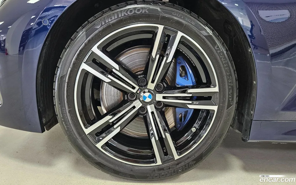 BMW 3 Series 320i M 2025 — thumbnail 5