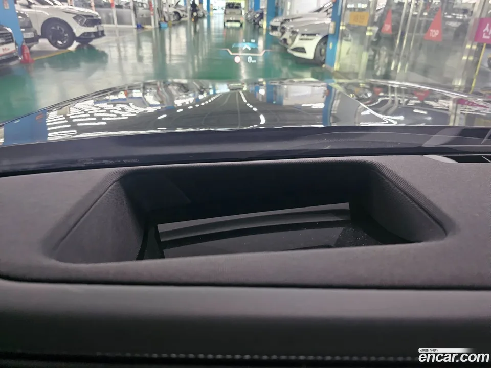 BMW 7 Series 740i xDrive M 2023 — thumbnail 2