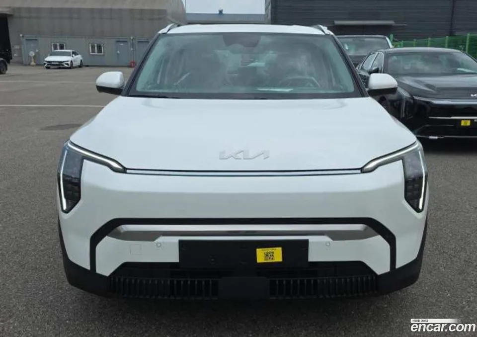 Kia EV3 2WD 2026 — photo 1, buy with delivery to Moscow