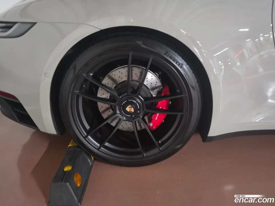 Porsche 911 (992) 4 GTS 2022 — миниатюра 2