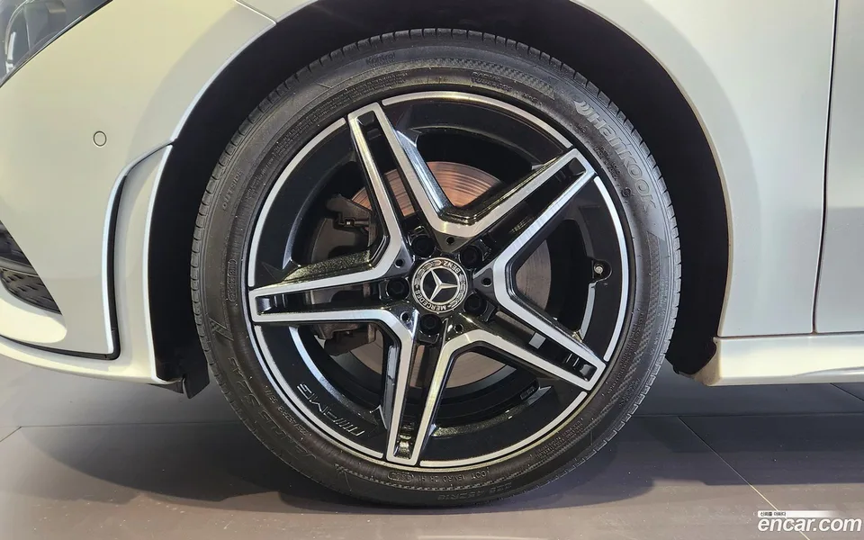 Mercedes-Benz CLA-Class CLA250 4MATIC 2023 — thumbnail 2