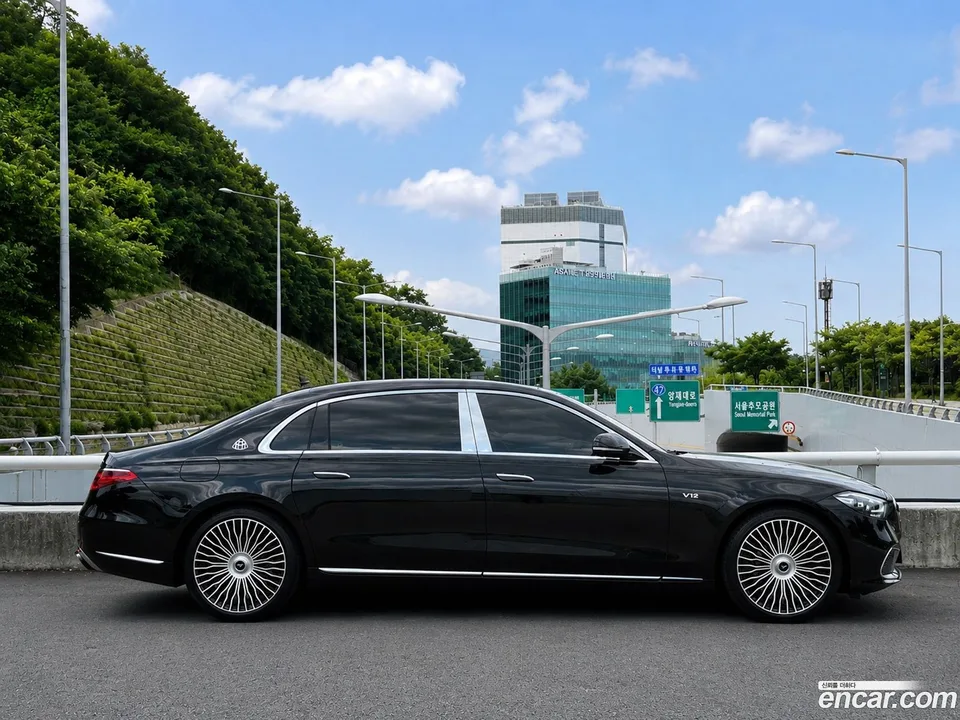 Mercedes-Benz S-Class S680 4MATIC 2024 — thumbnail 3