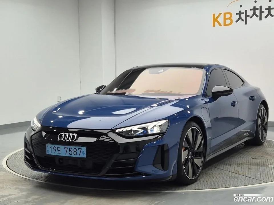 Audi e-tron GT GT 2022 — photo 1, buy with delivery to Moscow