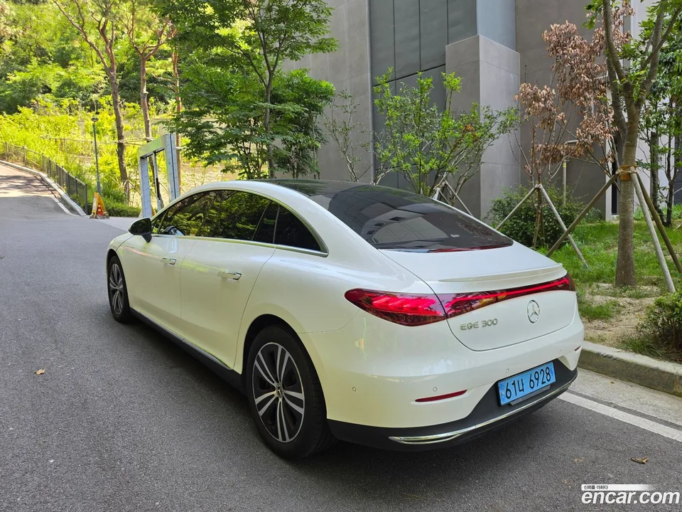 Mercedes-Benz EQE EQE300 2023 — thumbnail 3