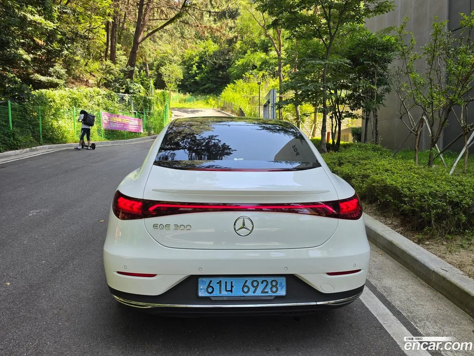 Mercedes-Benz EQE EQE300 2023 — thumbnail 4