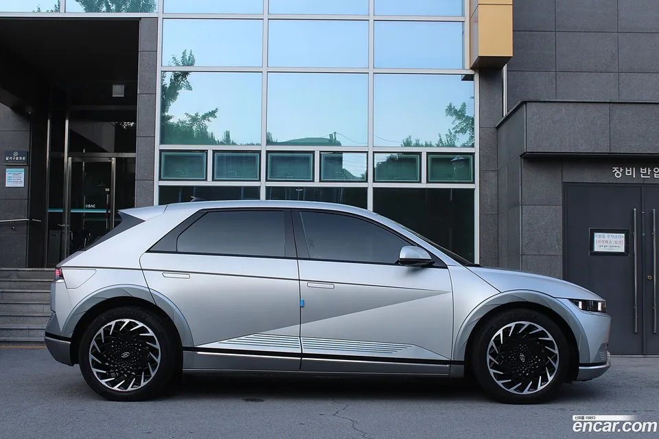 Hyundai Ioniq 5 2023 — thumbnail 3