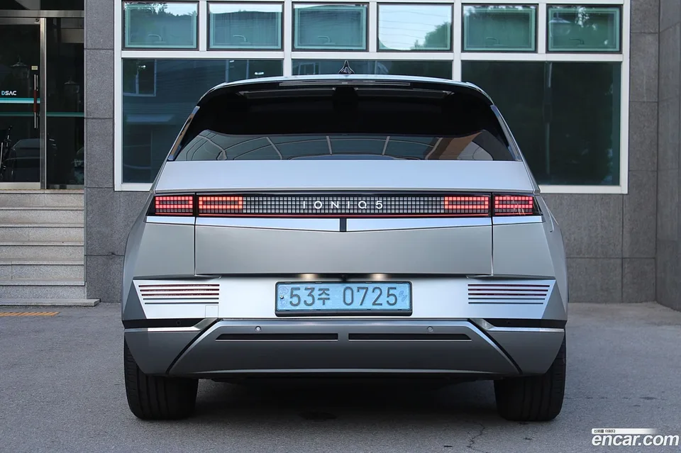 Hyundai Ioniq 5 2023 — thumbnail 4