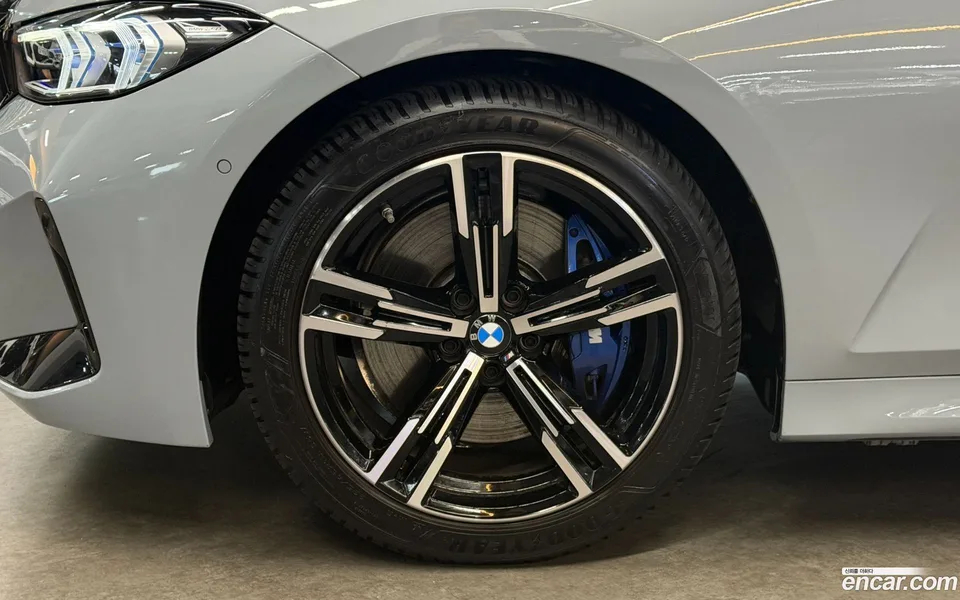 BMW 3 Series 320i M 2025 — thumbnail 5