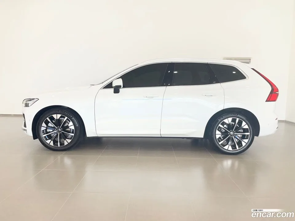 Volvo XC60 B5 2025 — thumbnail 2