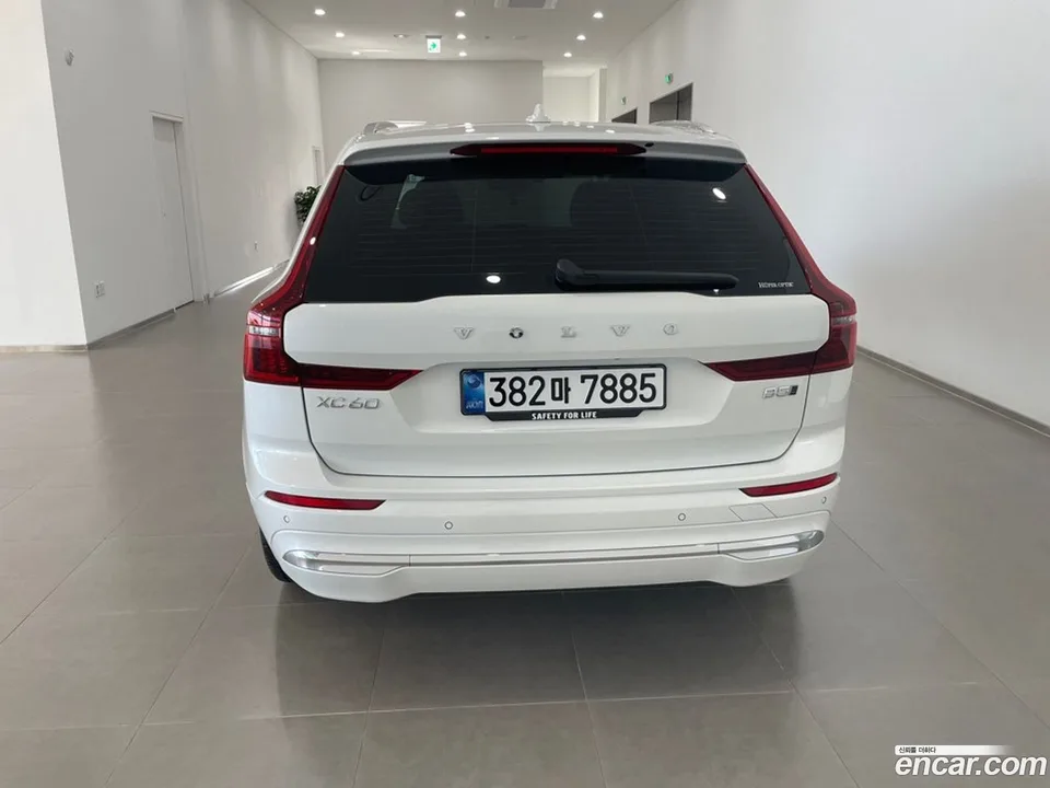 Volvo XC60 B5 2025 — thumbnail 4