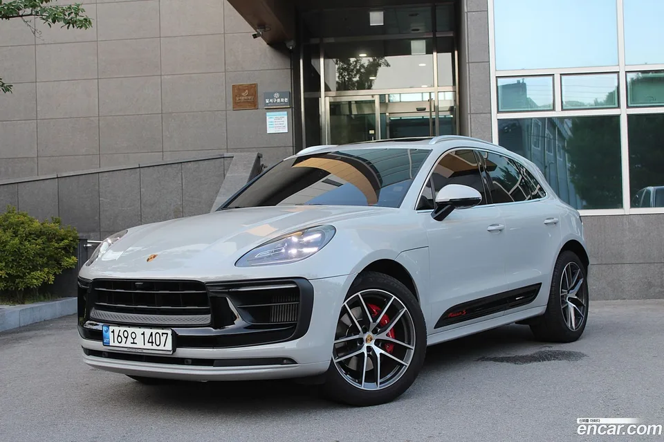 Porsche Macan 2.9 S 2022 — photo 1, buy with delivery to Moscow