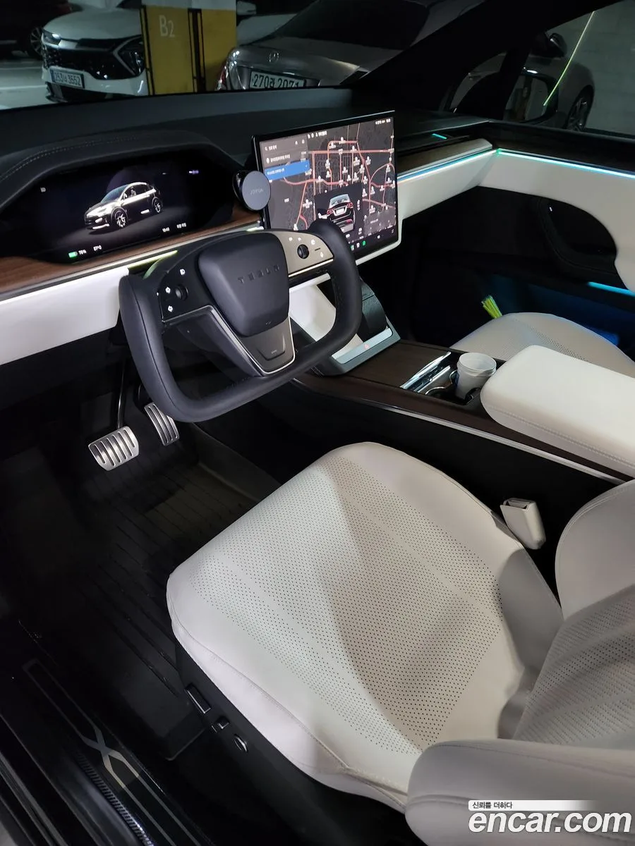 Tesla Model X AWD 2023 — миниатюра 2
