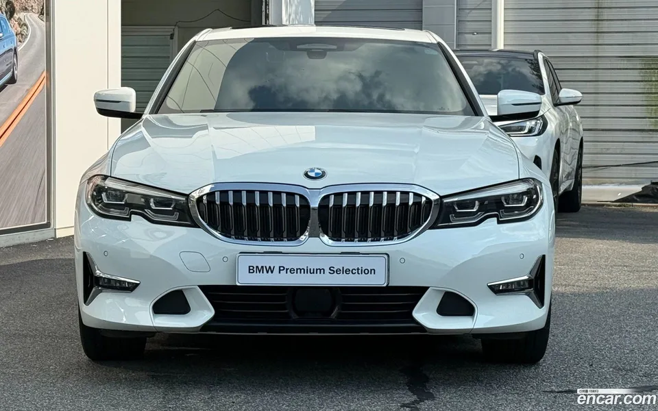 BMW 3 Series 320i 2022 — thumbnail 3