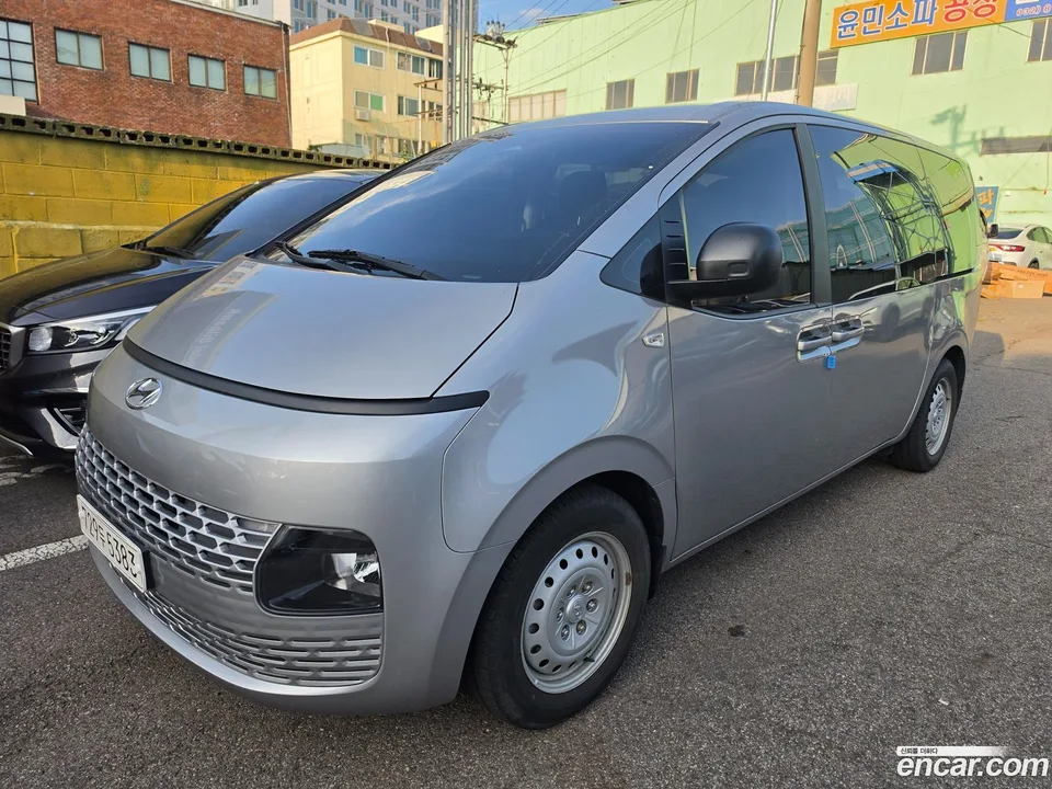 Hyundai Staria 11 2022 — photo 1, buy with delivery to Moscow