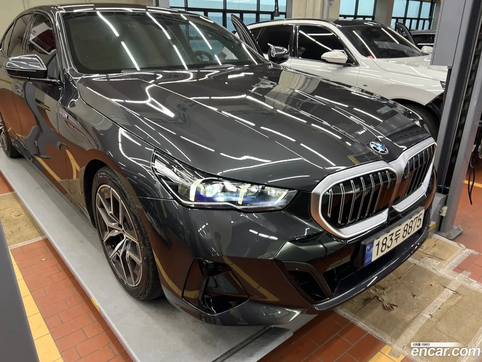 BMW 5 Series 520i M 2023 — photo 1, buy with delivery to Moscow