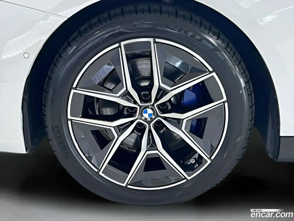 BMW 5 Series 520i M 2025 — thumbnail 2