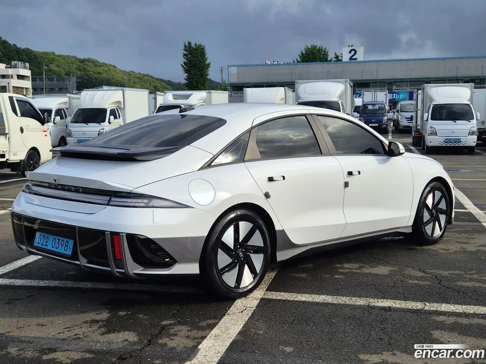 Hyundai Ioniq 6 2023 — миниатюра 2