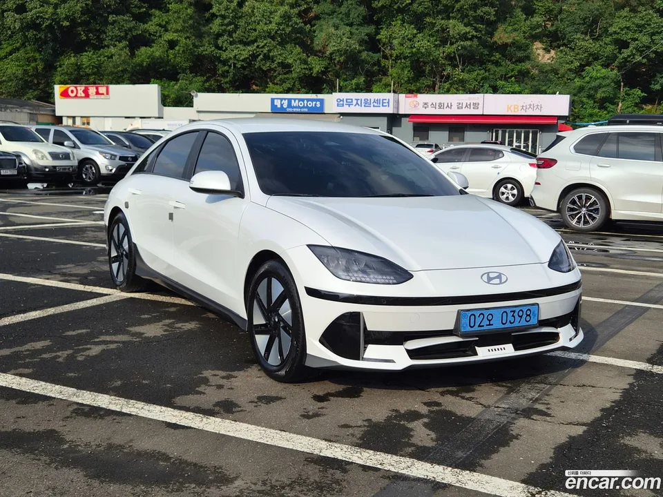 Hyundai Ioniq 6 2023 — фото 1, купить с доставкой в Москву