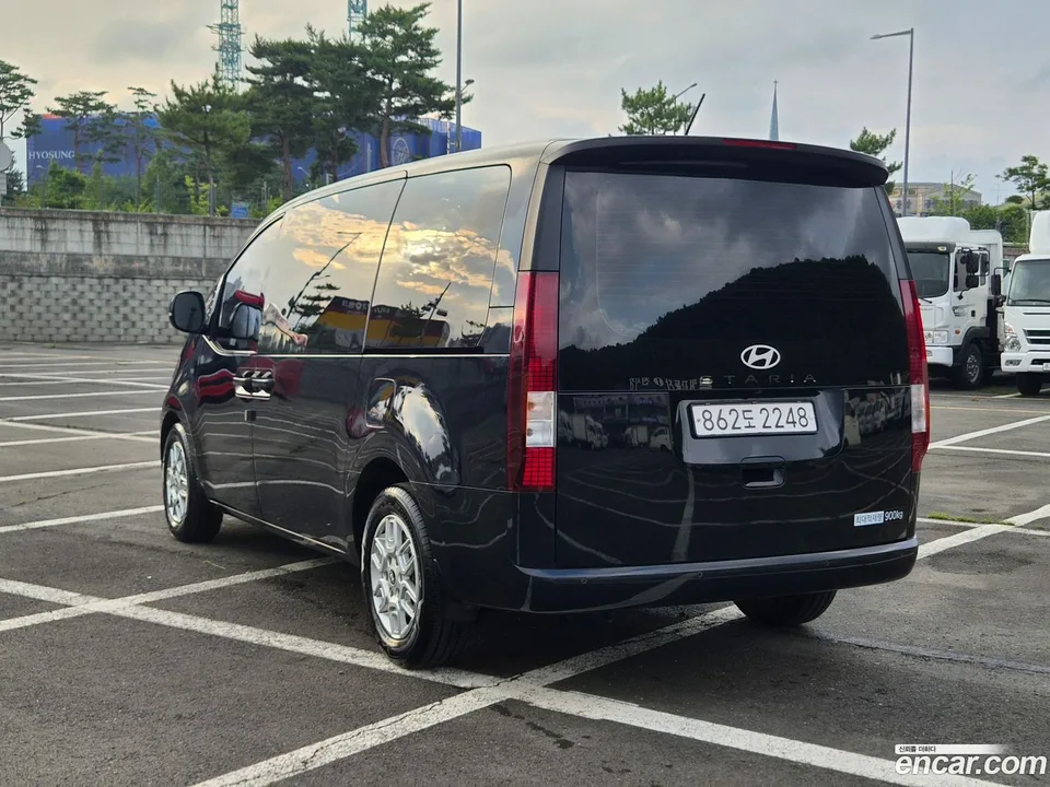 Hyundai Staria L3.5 3 2024 — thumbnail 2