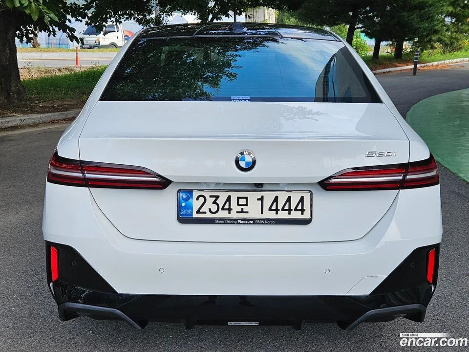 BMW 5 Series 520i M 2024 — thumbnail 4