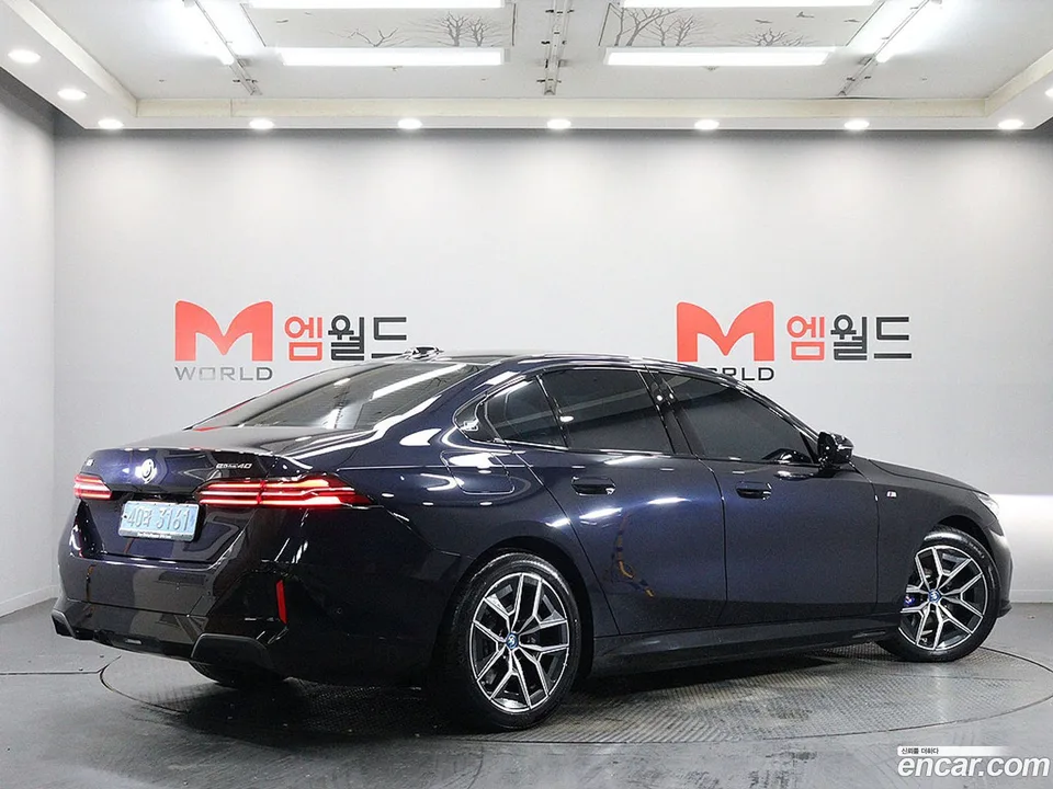 BMW i5 eDrive 40 M 2023 — thumbnail 4