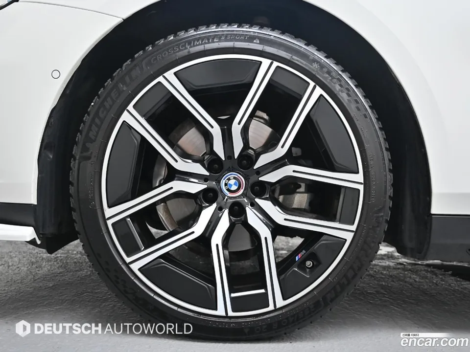 BMW 5 Series 520i 2025 — thumbnail 2