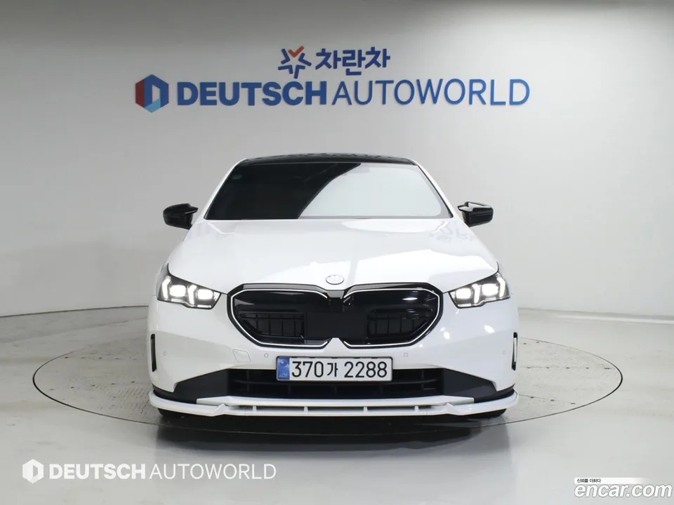 BMW 5 Series 520i 2025 — thumbnail 3