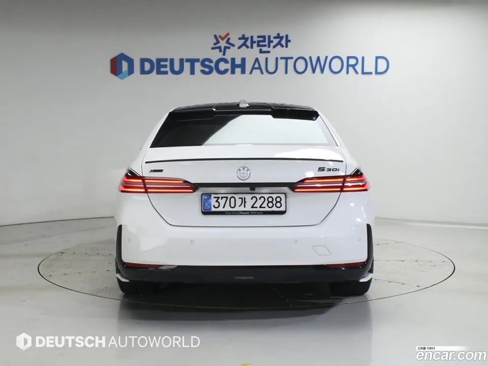 BMW 5 Series 520i 2025 — thumbnail 4
