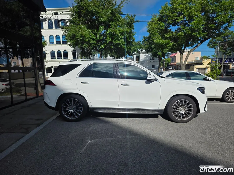 Mercedes-Benz GLE-Class GLE450 4MATIC AMG Line 2025 — thumbnail 3