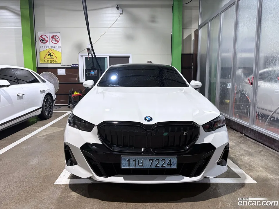 BMW i5 xDrive 40 M 2025 — thumbnail 3
