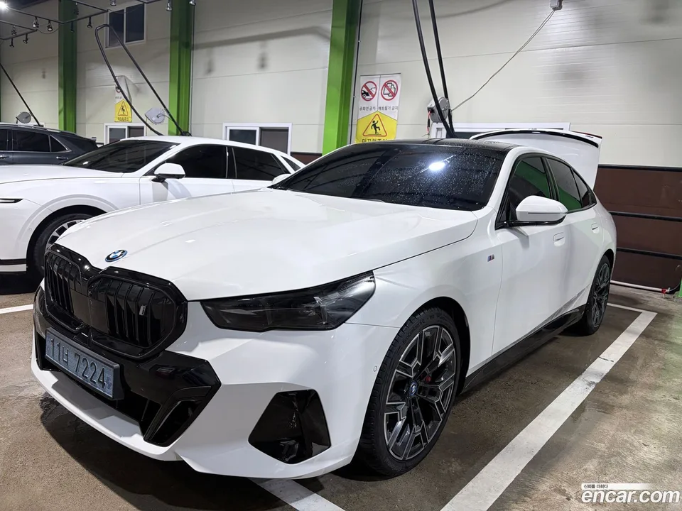 BMW i5 xDrive 40 M 2025 — photo 1, buy with delivery to Moscow