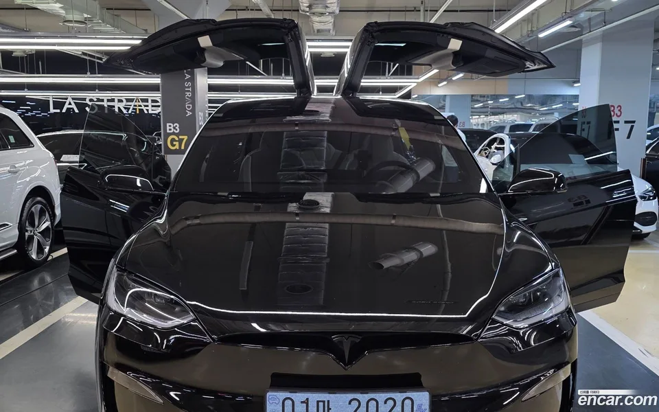 Tesla Model X AWD 2026 — photo 1, buy with delivery to Moscow