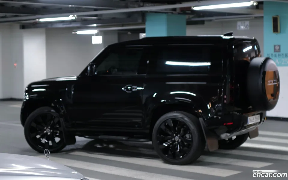 Land Rover Defender 90 D250 SE 2023 — миниатюра 3