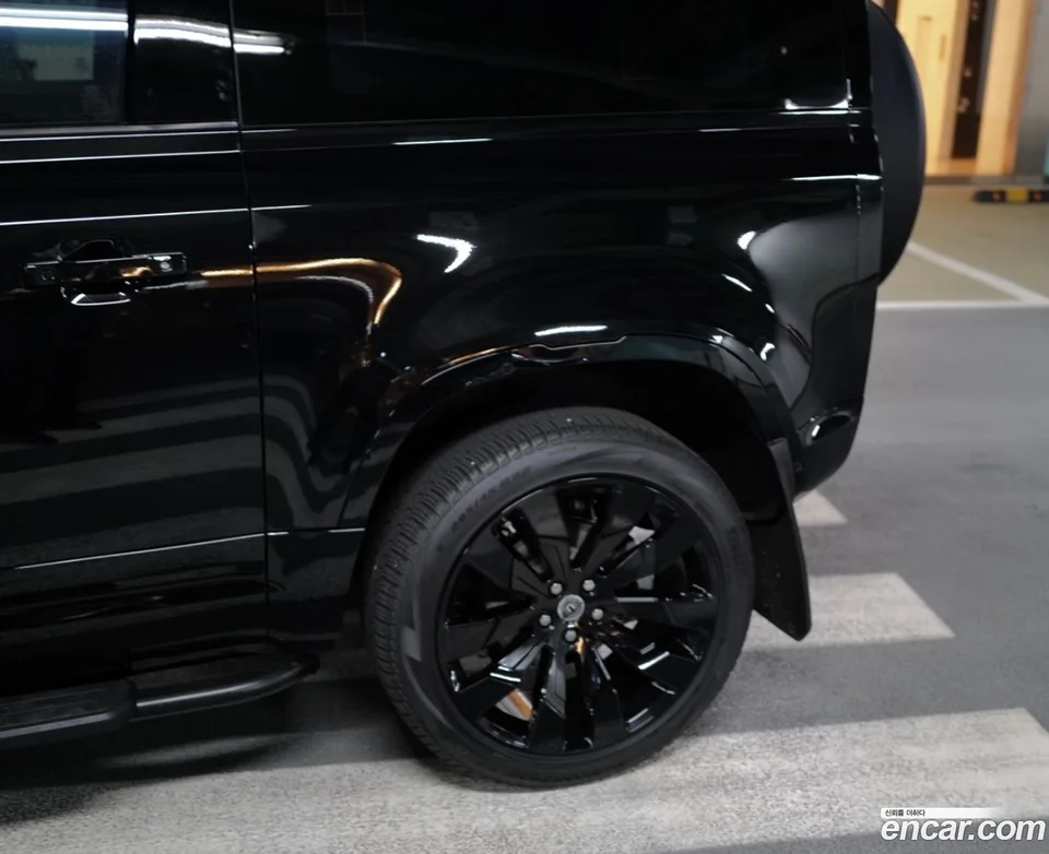 Land Rover Defender 90 D250 SE 2023 — миниатюра 5