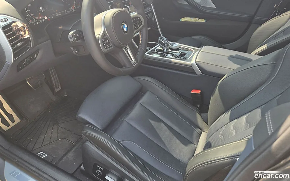 BMW 8 Series M850i xDrive 2025 — thumbnail 2